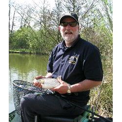 FishOMania 2007 - Kevin Ford with a Railway Lake Chub